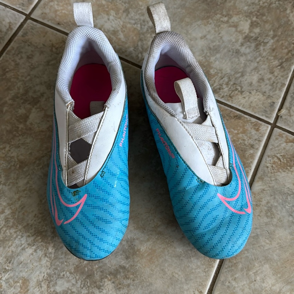 Girls Nike pull on soccer cleats